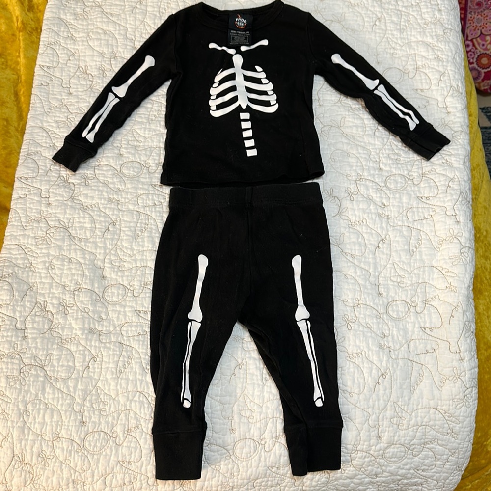 Target 12 month skeleton outfit/pjs from 2022
